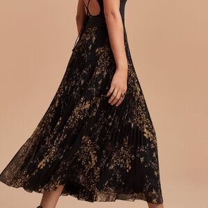 Aritzia Wilfred Twirl Midi Pleated Long Black Floral Skirt -  XXS